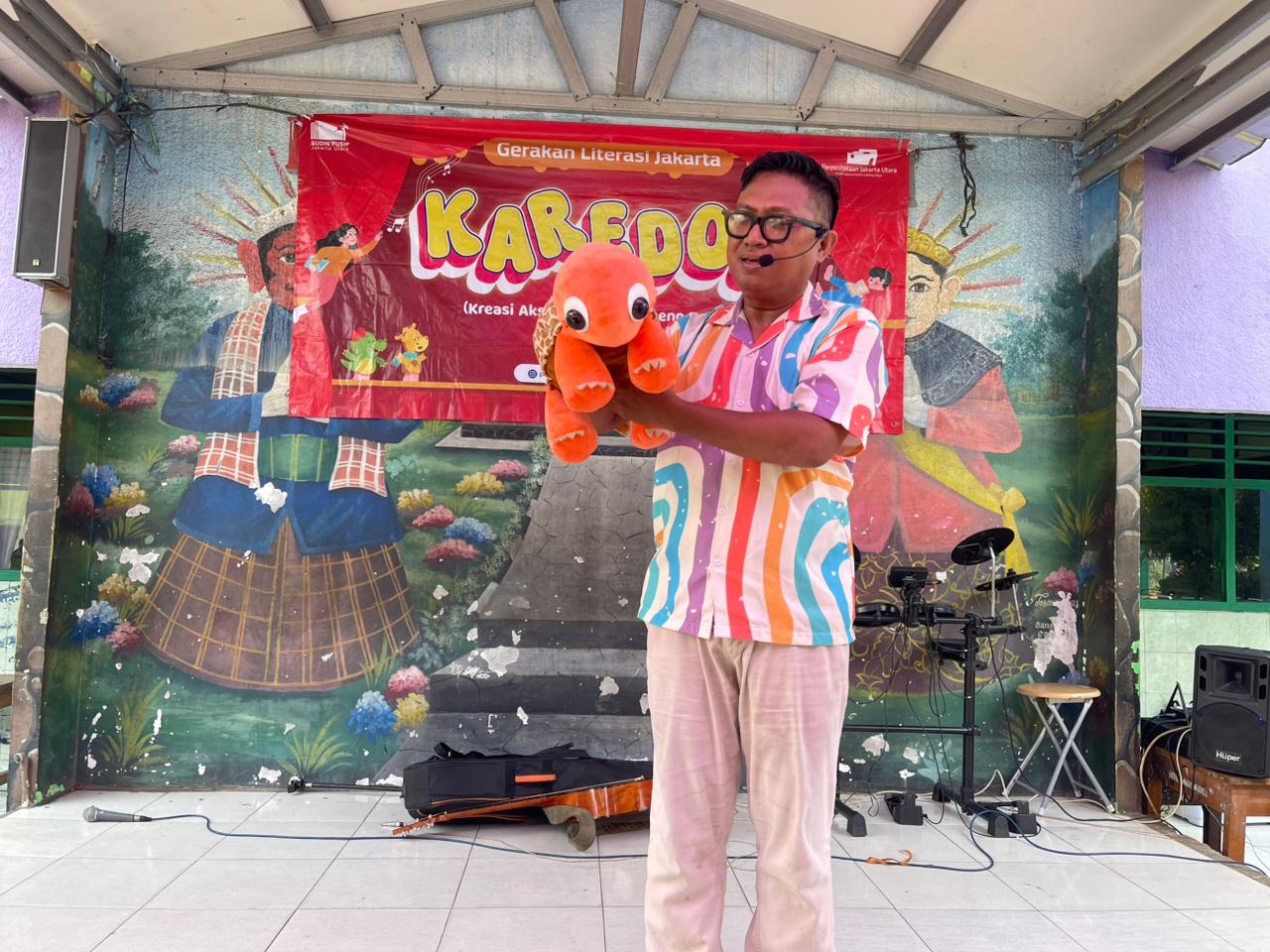 KAREDOK (Kreasi Aksi Rekreasi Dongeng Keliling)